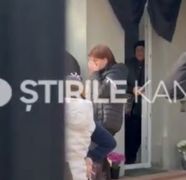 Primele imagini de la înmormântarea Mirelei, tânăra gravidă, moartă în explozia din Rahova! În loc de nuntă, logodnicul și familia o conduc pe ultimul drum VIDEO